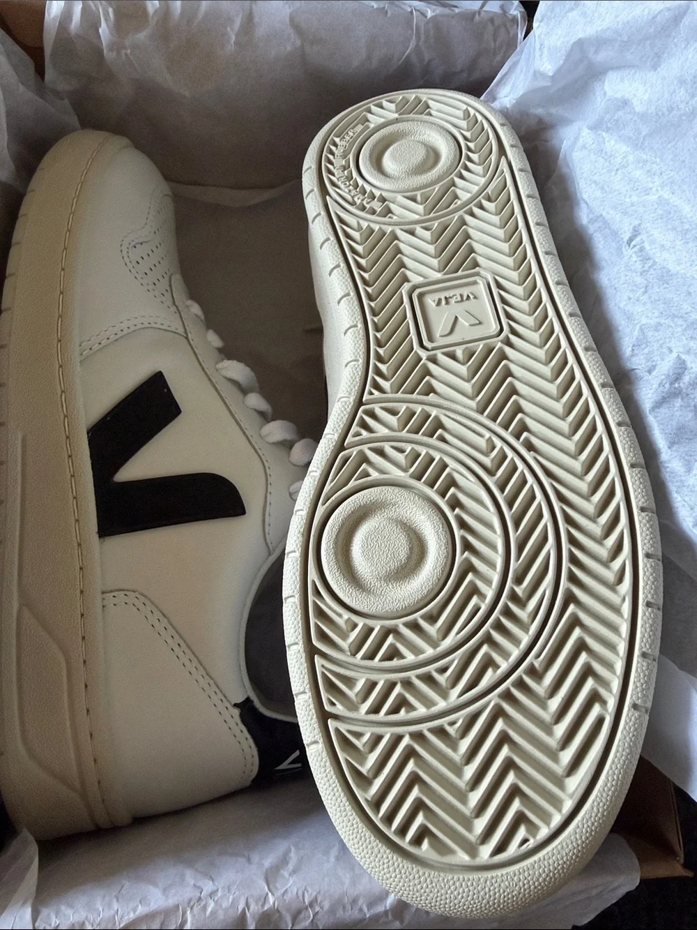 Veja V-10 leather sneakers - Picture 8 of 9